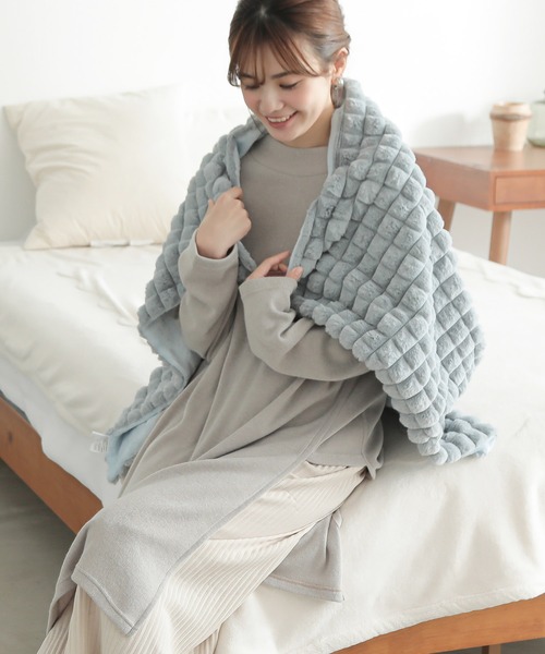 ALTROSE（アルトローズ）の「ブランケット ポコポコファー 3WAY ひざ掛け（ブランケット・レディース・ミント/グレー/アイボリー/ピンク/ブルー・FREE）」の4枚目の写真