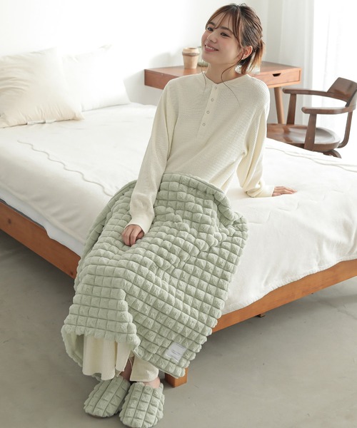 ALTROSE（アルトローズ）の「ブランケット ポコポコファー 3WAY ひざ掛け（ブランケット・レディース・ミント/グレー/アイボリー/ピンク/ブルー・FREE）」の20枚目の写真