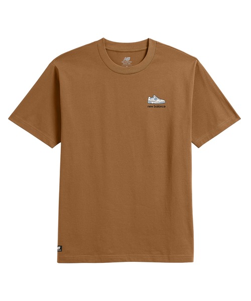 NEW BALANCE(ニューバランス)の「550 チェストグラフィック ショートスリーブTシャツ(Tシャツ/カットソー・メンズ・ブラウン系その他/ブルー系その他・SMALL/MEDIUM/LARGE/X-LARGE)」の1枚目の写真