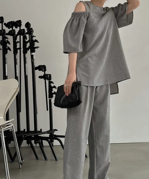 WILLFULLY（ウィルフリー）の「open shoulder shirring 2way