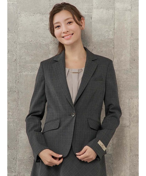 Perfect Suit FActory（パーフェクトスーツファクトリー）の「アクセチェーン付きブラウス　ホワイト/ベージュ/カーキ（シャツ/ブラウス・レディース・ベージュ/オフホワイト/カーキ・L/S/M）」の8枚目の写真