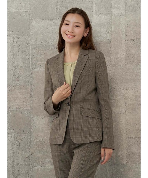 Perfect Suit FActory（パーフェクトスーツファクトリー）の「アクセチェーン付きブラウス　ホワイト/ベージュ/カーキ（シャツ/ブラウス・レディース・ベージュ/オフホワイト/カーキ・L/S/M）」の17枚目の写真