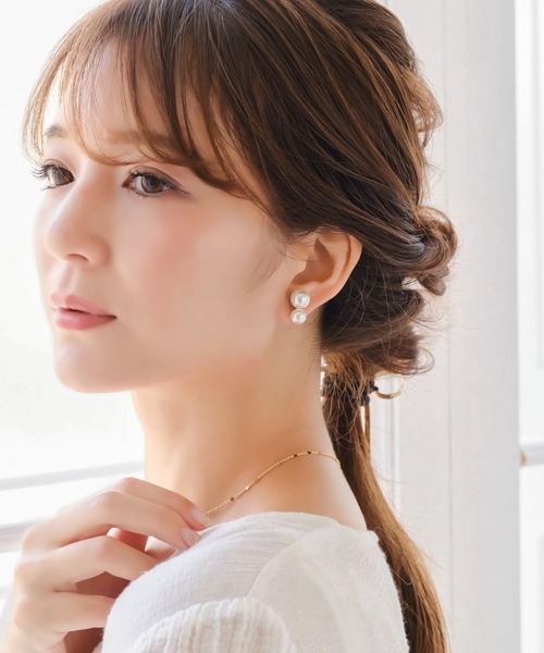 Phoebe(フィービィー)の「ツインパールイヤリング(イヤリング・レディース・ホワイト・FREE)」の4枚目の写真
