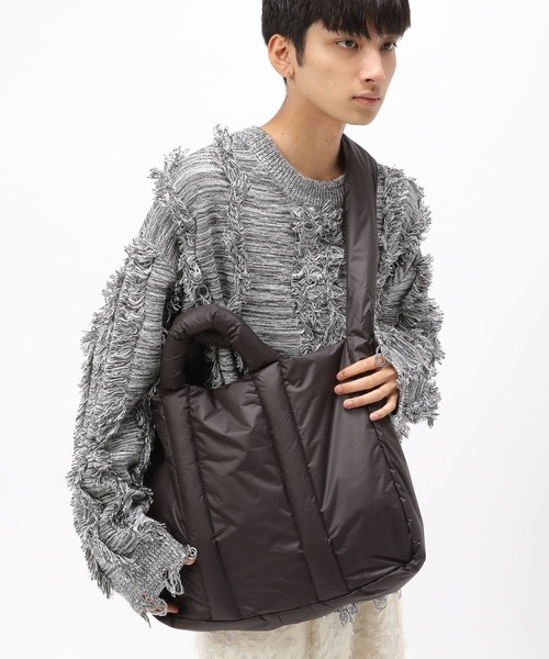 Anui（アニュイ）の「【UNISEX】クッションショルダートート（トートバッグ・レディース・ブラック/オフホワイト・FREE）」の5枚目の写真