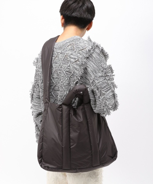 Anui（アニュイ）の「【UNISEX】クッションショルダートート（トートバッグ・レディース・ブラック/オフホワイト・FREE）」の6枚目の写真