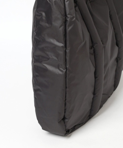 Anui（アニュイ）の「【UNISEX】クッションショルダートート（トートバッグ・レディース・ブラック/オフホワイト・FREE）」の16枚目の写真