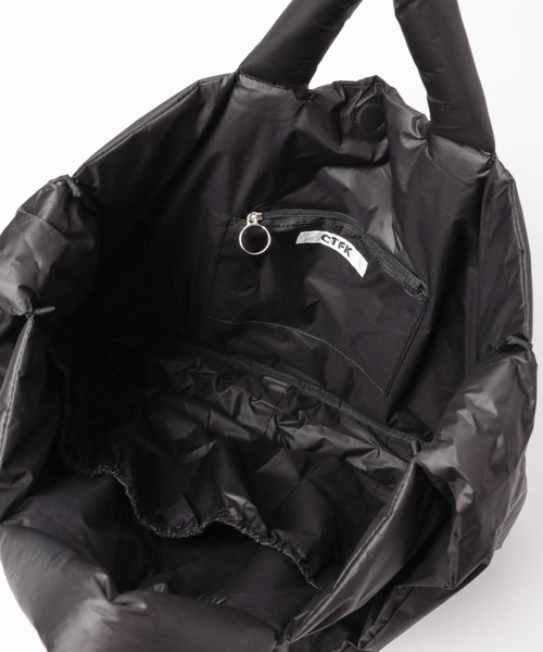 Anui（アニュイ）の「【UNISEX】クッションショルダートート（トートバッグ・レディース・ブラック/オフホワイト・FREE）」の18枚目の写真