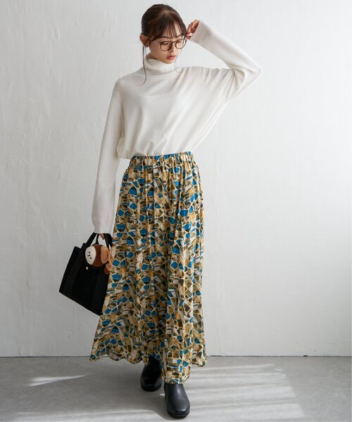 LBC(エルビーシー)の「水彩プリントマーメイドスカート(スカート・レディース・レッド/ブルー・M)」の4枚目の写真