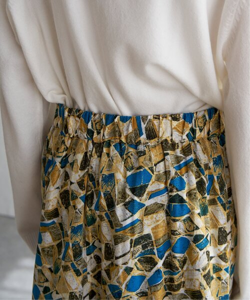 LBC(エルビーシー)の「水彩プリントマーメイドスカート(スカート・レディース・レッド/ブルー・M)」の11枚目の写真