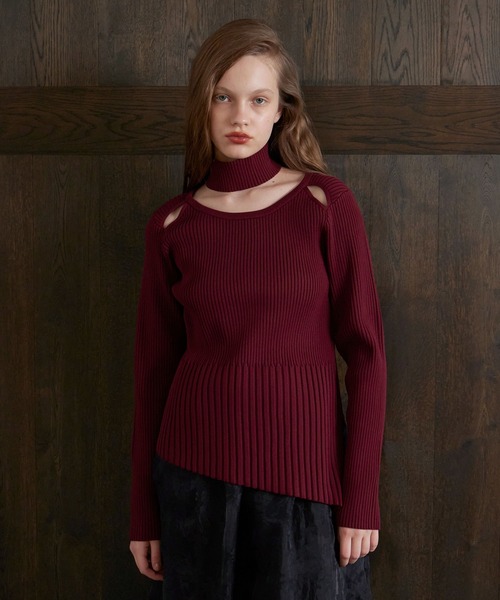 MIELI INVARIANT（ミエリインヴァリアント）の「Shoulder Hole Choker Knit（ニット/セーター・レディース・ブラック/バーガンディー・FREE）」の5枚目の写真