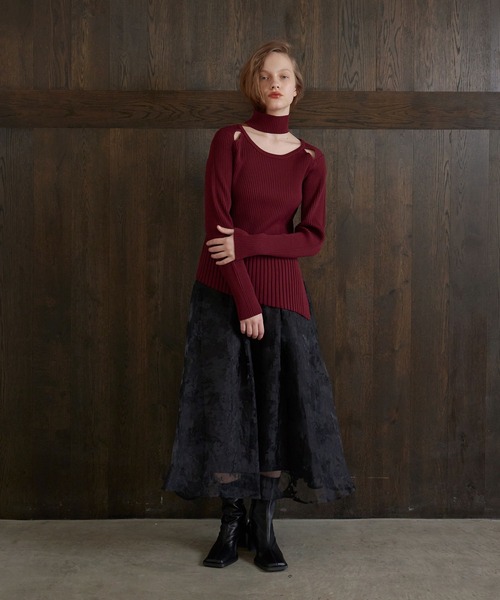 MIELI INVARIANT（ミエリインヴァリアント）の「Shoulder Hole Choker Knit（ニット/セーター・レディース・ブラック/バーガンディー・FREE）」の6枚目の写真