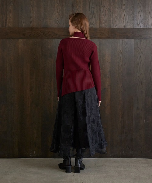 MIELI INVARIANT（ミエリインヴァリアント）の「Shoulder Hole Choker Knit（ニット/セーター・レディース・ブラック/バーガンディー・FREE）」の9枚目の写真