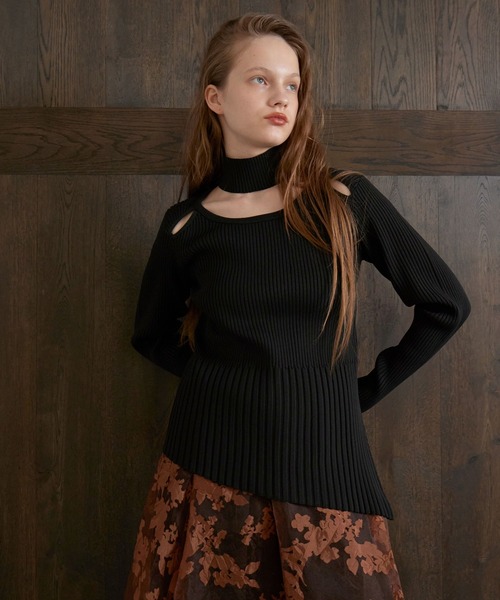MIELI INVARIANT（ミエリインヴァリアント）の「Shoulder Hole Choker Knit（ニット/セーター・レディース・ブラック/バーガンディー・FREE）」の10枚目の写真