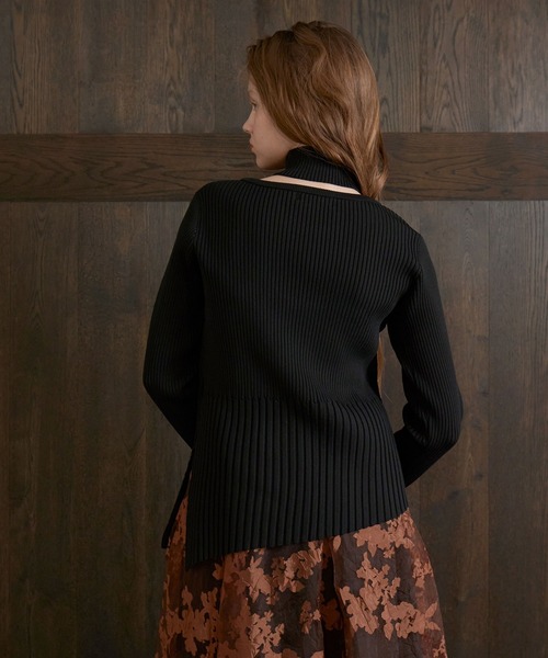 MIELI INVARIANT（ミエリインヴァリアント）の「Shoulder Hole Choker Knit（ニット/セーター・レディース・ブラック/バーガンディー・FREE）」の12枚目の写真