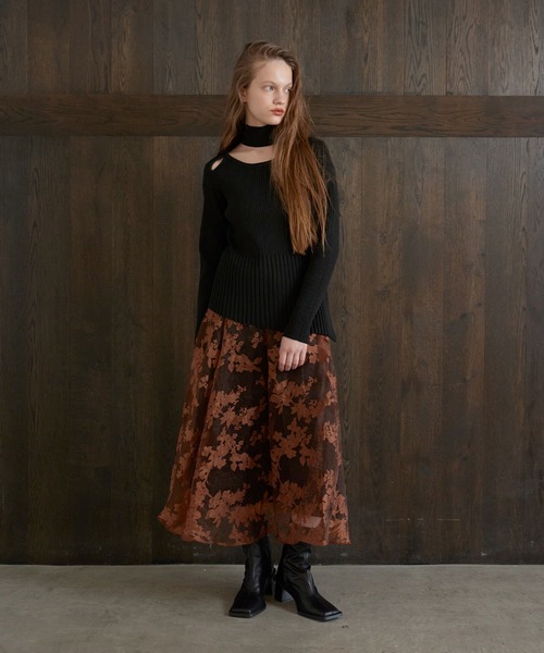 MIELI INVARIANT（ミエリインヴァリアント）の「Shoulder Hole Choker Knit（ニット/セーター・レディース・ブラック/バーガンディー・FREE）」の15枚目の写真