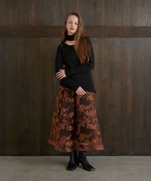 MIELI INVARIANT（ミエリインヴァリアント）の「Shoulder Hole Choker Knit（ニット/セーター・レディース・ブラック/バーガンディー・FREE）」の18枚目の写真