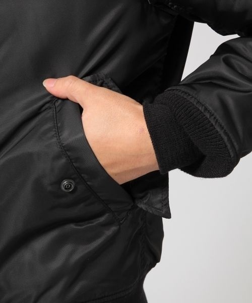 RAGEBLUE(レイジブルー)の「<ALPHA/アルファ>別注ノーカラーMA-1/565600(ブルゾン・メンズ・オリーブ/ホワイト/ブラック・LARGE/MEDIUM)」の5枚目の写真