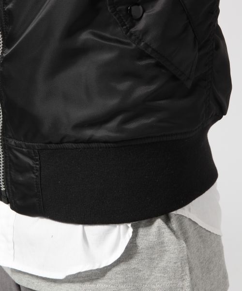 RAGEBLUE(レイジブルー)の「<ALPHA/アルファ>別注ノーカラーMA-1/565600(ブルゾン・メンズ・オリーブ/ホワイト/ブラック・LARGE/MEDIUM)」の6枚目の写真