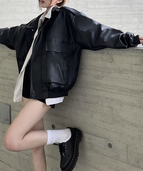 Pittok(ピットク)の「オーバーサイズフェイクレザーBIGポケットジャケット(その他アウター・レディース・ブラック/キャメル・MEDIUM)」の8枚目の写真