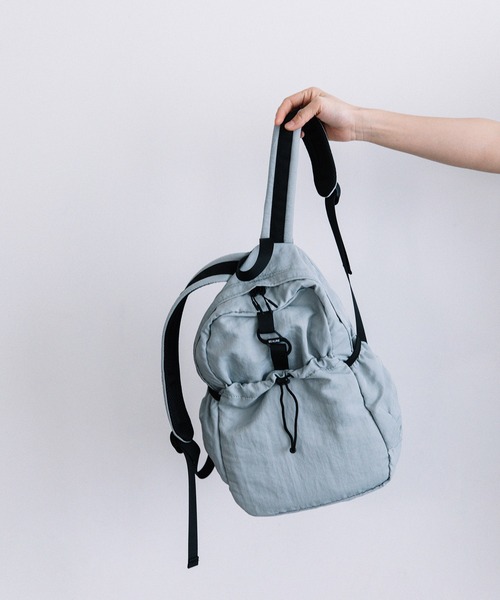 Beau're(ヴュレ)の「BEAURE ヴュレ ドロストポケット ナイロン 軽量 リュック(バックパック/リュック・レディース・アイボリー/ブラック/サックスブルー/ラベンダー/カーキ/キャメル/オレンジ/グレー・FREE)」の5枚目の写真