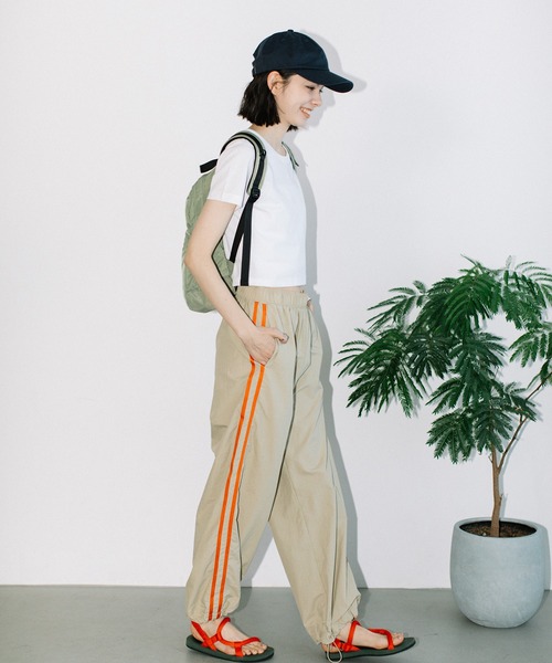 Beau're(ヴュレ)の「BEAURE ヴュレ ドロストポケット ナイロン 軽量 リュック(バックパック/リュック・レディース・アイボリー/ブラック/サックスブルー/ラベンダー/カーキ/キャメル/オレンジ/グレー・FREE)」の14枚目の写真