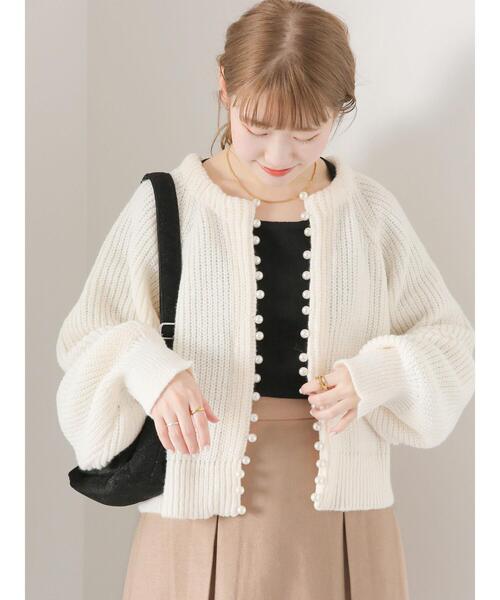ehka sopo（エヘカソポ）の「パール付カーディガン（カーディガン/ボレロ・レディース・ピンク/ブラック/オフホワイト/ブルー・F）」の2枚目の写真