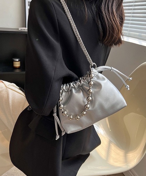 SHEPP(シープ)の「巾着 チェーンショルダーバッグ パールハンドバッグ(ショルダーバッグ・レディース・ブラック/ホワイト/シルバー・FREE)」の6枚目の写真