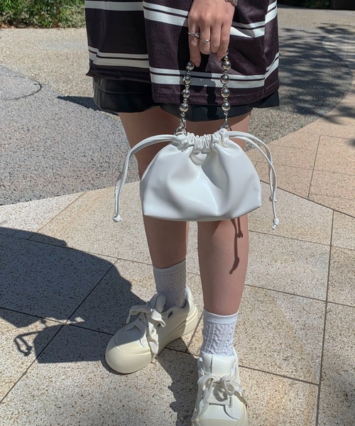 SHEPP(シープ)の「巾着 チェーンショルダーバッグ パールハンドバッグ(ショルダーバッグ・レディース・ブラック/ホワイト/シルバー・FREE)」の15枚目の写真