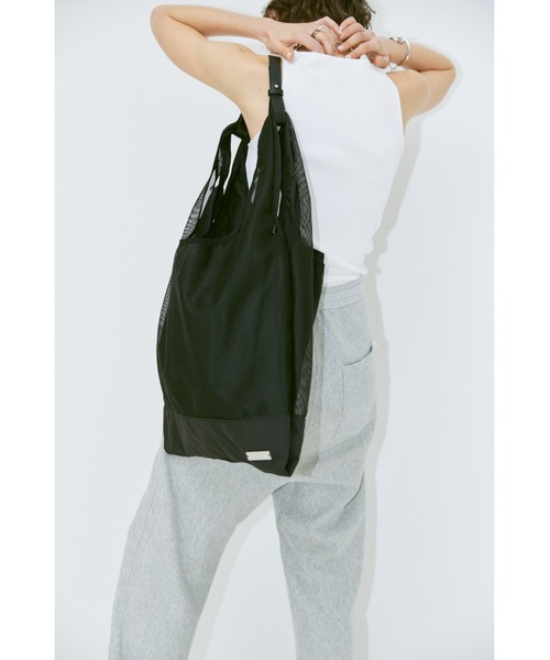 un/neu（アンノイ）の「マルチWAYメッシュレイヤードバッグ / 軽量 / A4収納可能 / ショルダーバッグ（トートバッグ・レディース・グレー/ブラック/ブルー・FREE）」の8枚目の写真