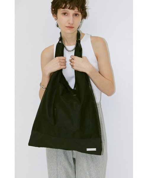 un/neu（アンノイ）の「マルチWAYメッシュレイヤードバッグ / 軽量 / A4収納可能 / ショルダーバッグ（トートバッグ・レディース・グレー/ブラック/ブルー・FREE）」の9枚目の写真