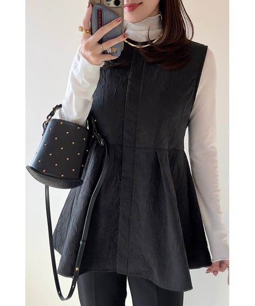 &. NOSTALGIA（アンドドットノスタルジア）の「【ZOZO限定】@konacchan30コラボ ふくれジャガードペプラムジレ（ベスト・レディース・ホワイト/ブラック・M）」の6枚目の写真