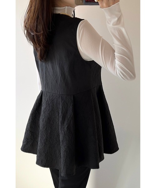 &. NOSTALGIA（アンドドットノスタルジア）の「【ZOZO限定】@konacchan30コラボ ふくれジャガードペプラムジレ（ベスト・レディース・ホワイト/ブラック・M）」の7枚目の写真