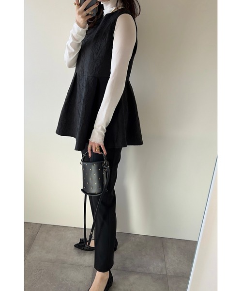 &. NOSTALGIA（アンドドットノスタルジア）の「【ZOZO限定】@konacchan30コラボ ふくれジャガードペプラムジレ（ベスト・レディース・ホワイト/ブラック・M）」の4枚目の写真