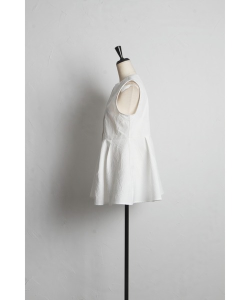 &. NOSTALGIA（アンドドットノスタルジア）の「【ZOZO限定】@konacchan30コラボ ふくれジャガードペプラムジレ（ベスト・レディース・ホワイト/ブラック・M）」の17枚目の写真