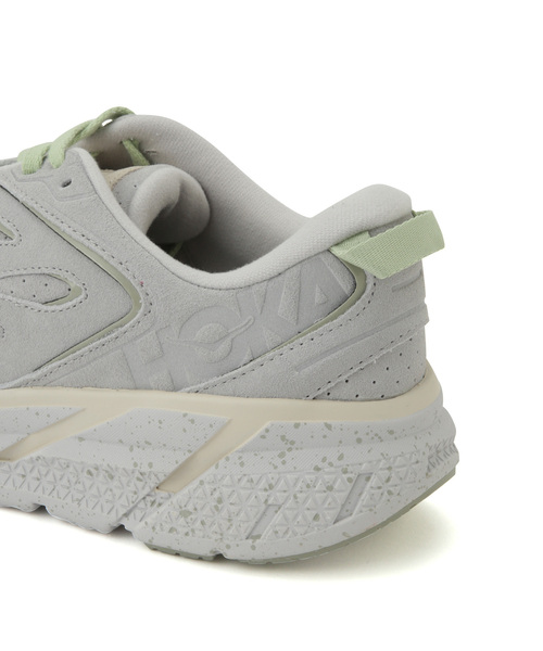HOKA(ホカ)の「【HOKA】Clifton L Suede(スニーカー・レディース・ブラック/ベージュ・24.5cm/25/23/23.5cm/24/25.5cm)」の13枚目の写真