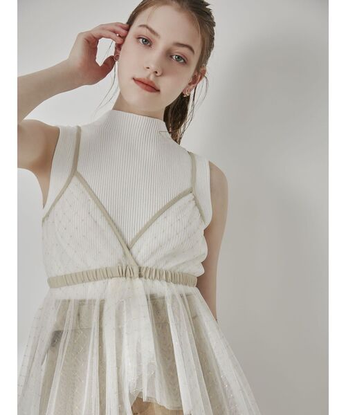 dazzlin（ダズリン）の「チュール刺繍アシメロングキャミ（キャミソール・レディース・アイボリー/ブラック/グレー・FREE）」の6枚目の写真