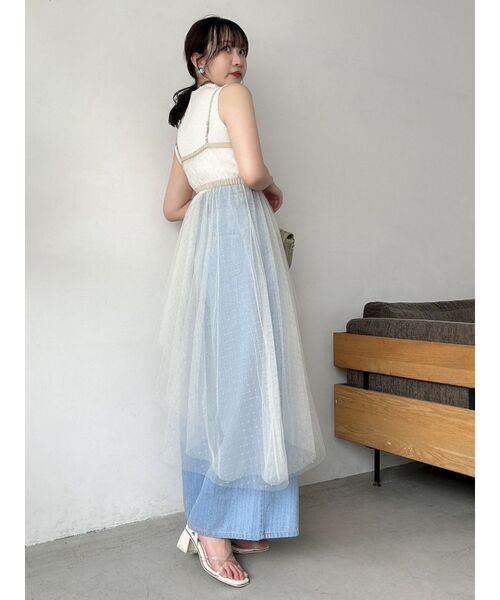 dazzlin（ダズリン）の「チュール刺繍アシメロングキャミ（キャミソール・レディース・アイボリー/ブラック/グレー・FREE）」の14枚目の写真