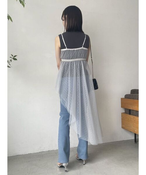 dazzlin（ダズリン）の「チュール刺繍アシメロングキャミ（キャミソール・レディース・アイボリー/ブラック/グレー・FREE）」の18枚目の写真