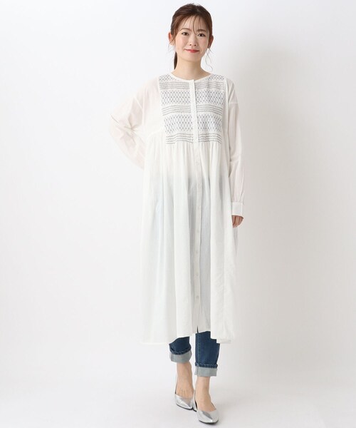 one'sterrace(ワンズテラス)の「スモッキング刺繍ワンピース(ワンピース・レディース・アイボリー系8/グリーン系その他6/ブルー系その他7・02)」の14枚目の写真