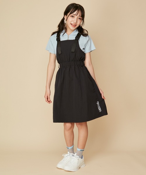 JENNI love(ジェニィラブ)の「ベルト付きシャカシャカジャンスカ(ジャンパースカート・キッズ・ブラック/カーキ・130cm/140cm/150cm/160cm)」の7枚目の写真