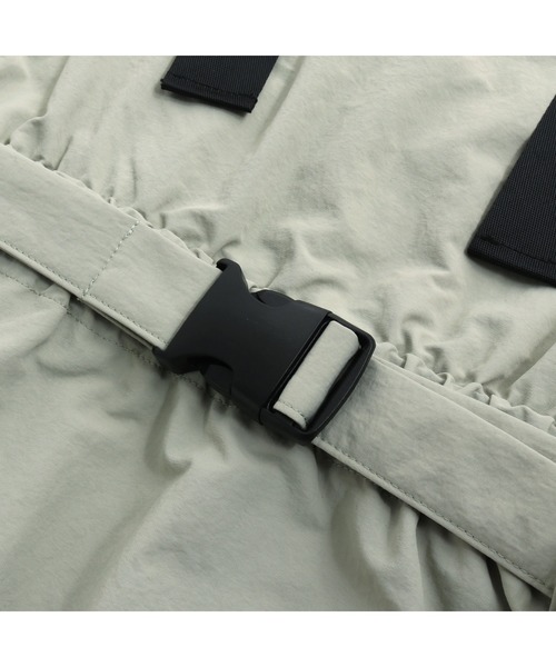 JENNI love(ジェニィラブ)の「ベルト付きシャカシャカジャンスカ(ジャンパースカート・キッズ・ブラック/カーキ・130cm/140cm/150cm/160cm)」の17枚目の写真