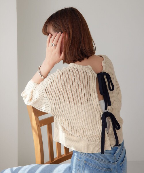 EMMEL REFINES(エメルリファインズ)の「<EMMEL REFINES>EM 2WAY リボン ドロップショルダー ニット(ニット/セーター・レディース・ナチュラル/ネイビー・FREE)」の19枚目の写真