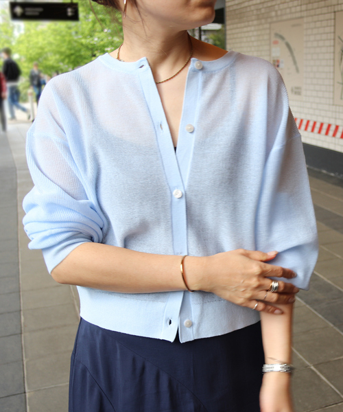 EMMA ROUGE VIF(エマルージュヴィフ)の「【一部店舗限定】シアー前後2WAYカーディガン(カーディガン/ボレロ・レディース・ブラック/サックスブルー/ライトグレー・フリー)」の22枚目の写真