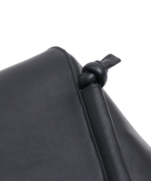 YArKA（ヤーカ）の「【YArKA/ヤーカ】real leather cord adjustment 2way tote bag [rocd3]/ リアルレザーコード調整トートバッグ（トートバッグ・レディース・ブラック・FREE）」の8枚目の写真
