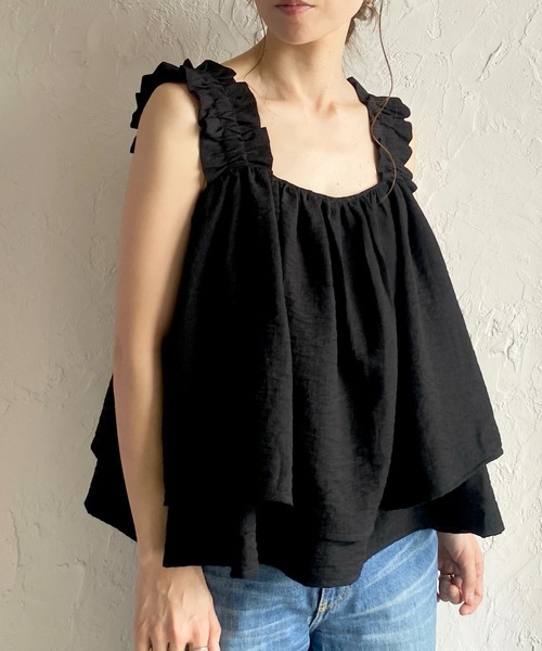 She's Closet(シーズクローゼット)の「ノースリーブショート丈肩ショルダーフリルギャザーキャミソールトップス(キャミソール・レディース・ブラック/アイボリー/ベージュ/レッド/ブラウン・FREE)」の3枚目の写真