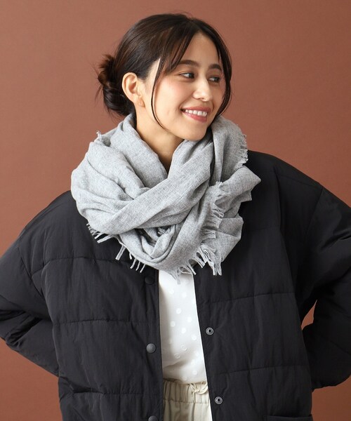 DRESSTERIOR（ドレステリア）の「ASAUCE MELER（アソースメレ）ファインラムエアリーソリッドストール（ストール/ショール・レディース・ブラック/グレー/ブラウン系/ベージュ・00）」の14枚目の写真