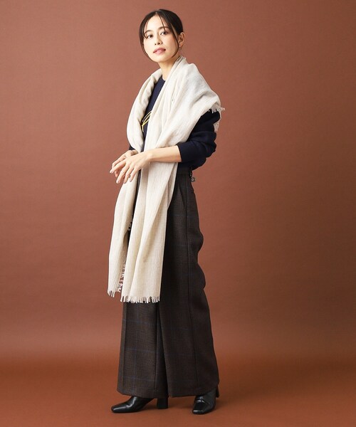 DRESSTERIOR（ドレステリア）の「ASAUCE MELER（アソースメレ）ファインラムエアリーソリッドストール（ストール/ショール・レディース・ブラック/グレー/ブラウン系/ベージュ・00）」の22枚目の写真