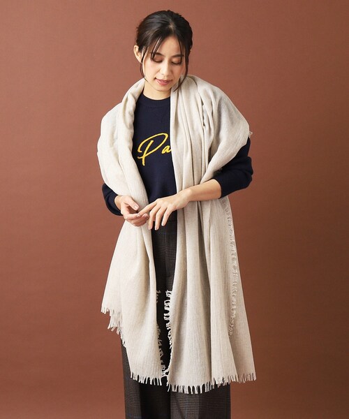 DRESSTERIOR（ドレステリア）の「ASAUCE MELER（アソースメレ）ファインラムエアリーソリッドストール（ストール/ショール・レディース・ブラック/グレー/ブラウン系/ベージュ・00）」の6枚目の写真