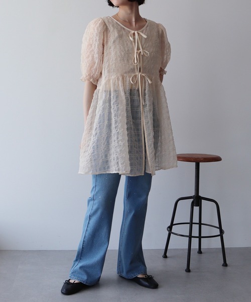earth music&ecology（アースミュージックアンドエコロジー）の「シアーパフチュニック（チュニック・レディース・アイボリー/グレー/ピンク・FREE）」の4枚目の写真