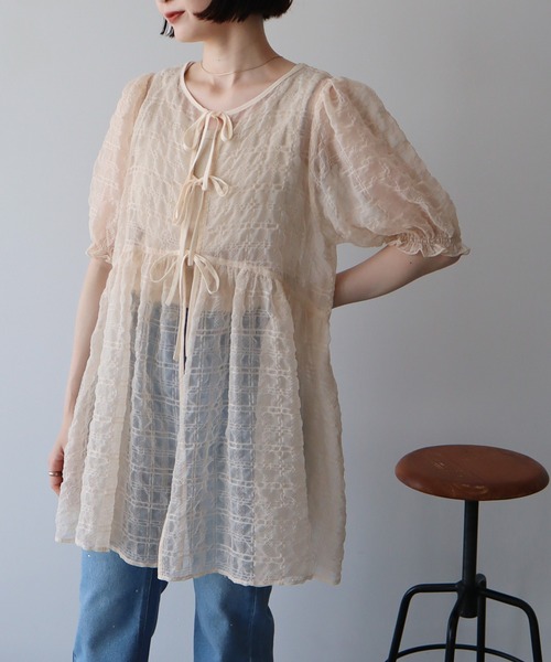 earth music&ecology（アースミュージックアンドエコロジー）の「シアーパフチュニック（チュニック・レディース・アイボリー/グレー/ピンク・FREE）」の7枚目の写真